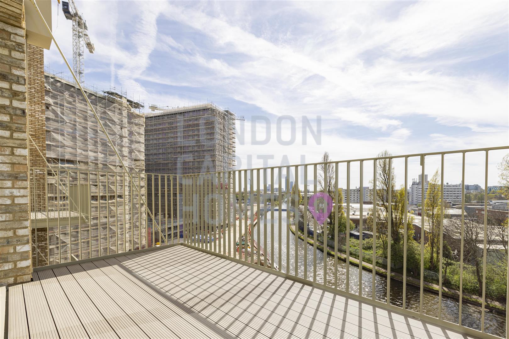 90 Beresford Avenue, London